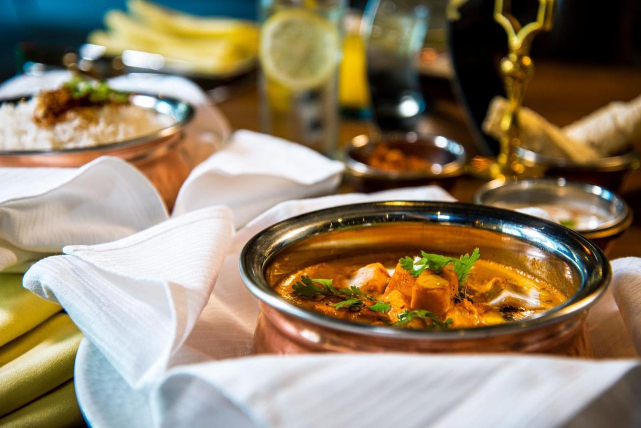 Pullman Sharjah Hotel Kültér fotó Paneer masala