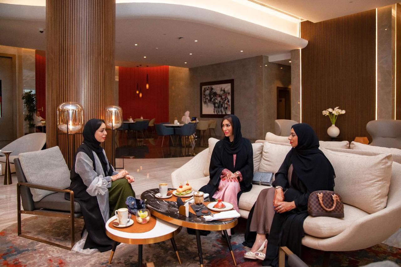 Pullman Sharjah Hotel Kültér fotó Arab women in Dubai wearing the abaya