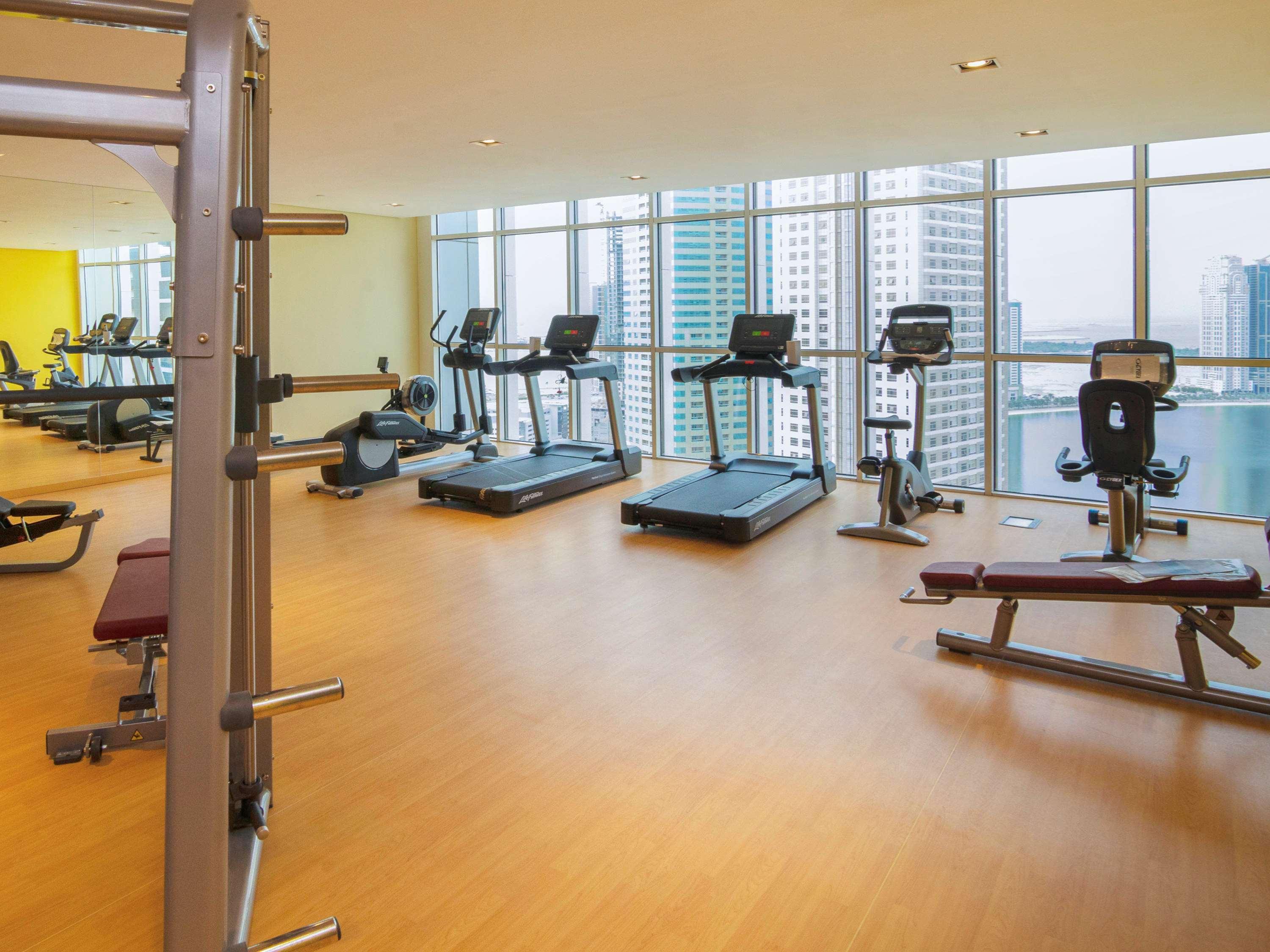 Pullman Sharjah Hotel Kültér fotó A gym at a hotel in Dubai