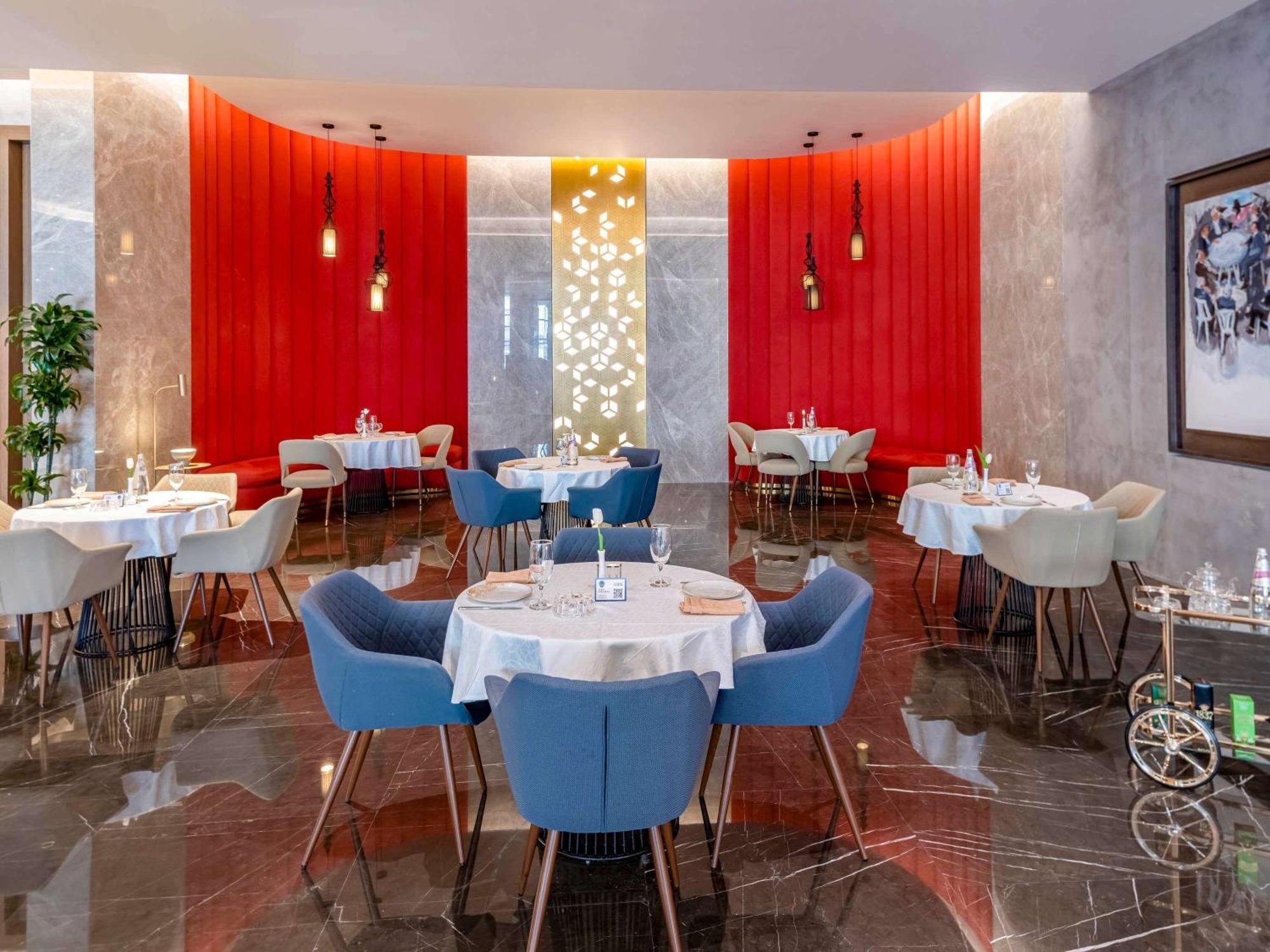 Pullman Sharjah Hotel Kültér fotó Restaurant