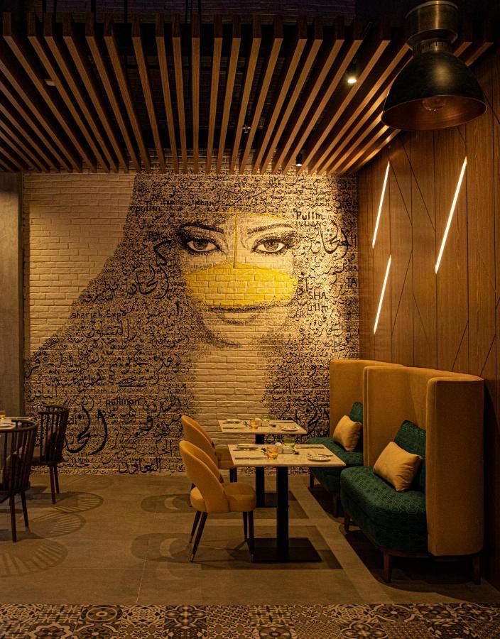 Pullman Sharjah Hotel Kültér fotó Interior of the restaurant